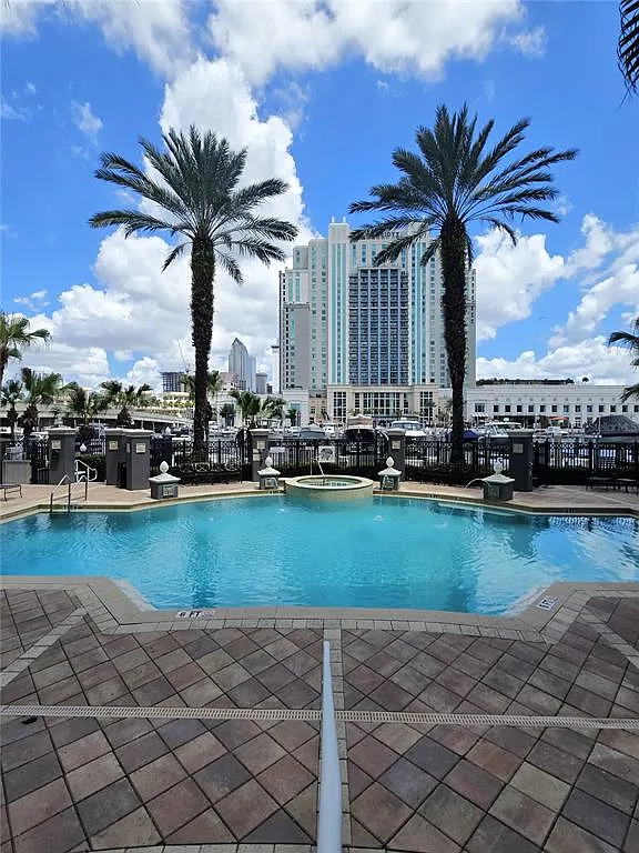 3 bed, 2.0 bath, 1312 sqft, $3,350 — Photo 3