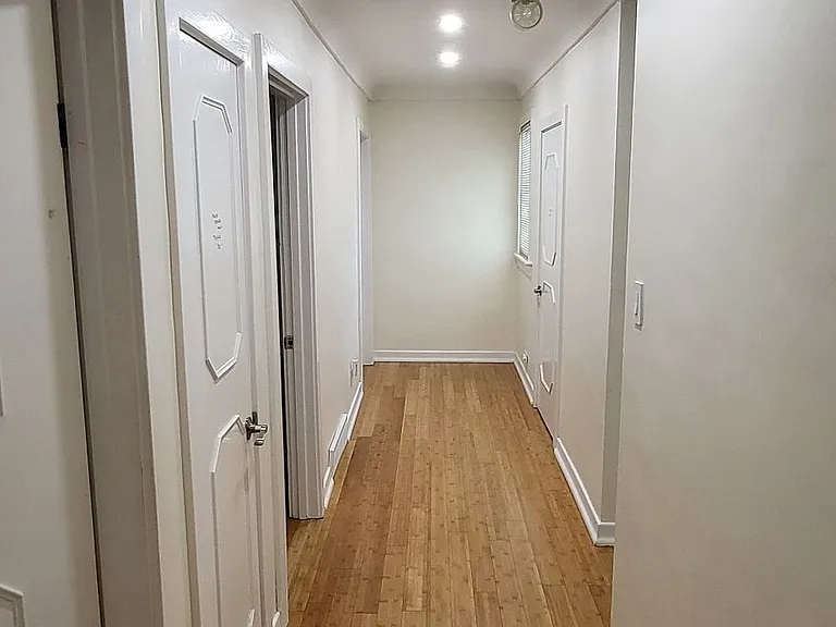 6039 Althea St #UPPER — Photo 8