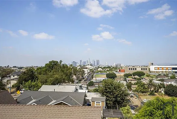 5 bed, 2300 sqft, $5,000 — Photo 3
