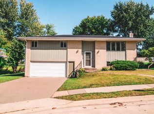 1772 Glenwood Ct, Dubuque, IA 52002