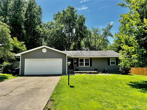 1302 Butternut Dr, Greenville, IL 62246