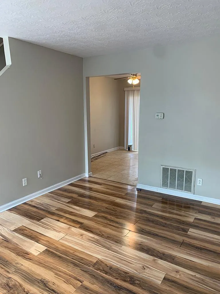 2 bed, 1000 sqft, $875 — Photo 3