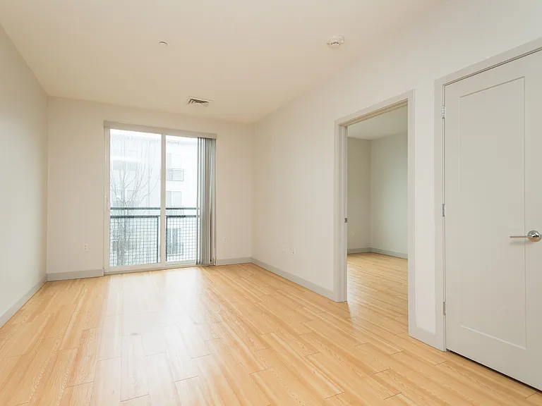 West Square Apartments — Photo 180