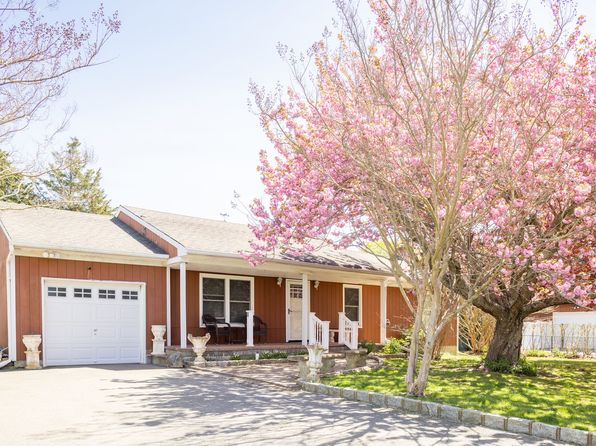 750 Tasker Ln, Greenport, NY 11944