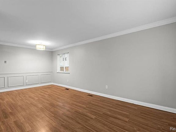 4th image of 2092 Orchard Crest St