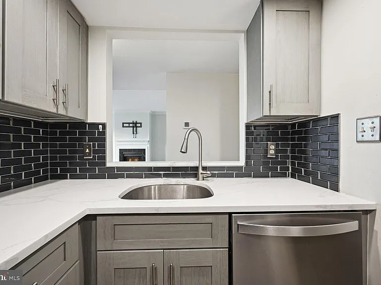 1727 R St NW #502 — Photo 8