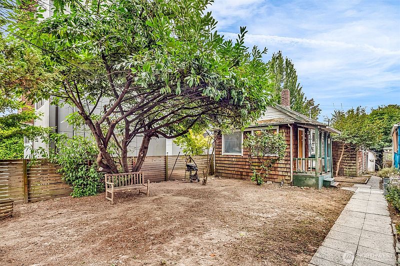 4th image of 831 NW 52nd Street