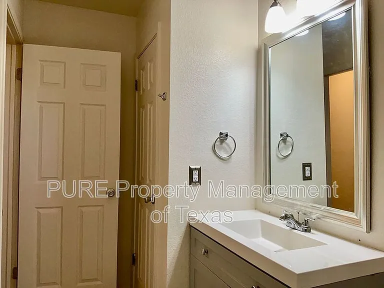1102 Leah Ln — Photo 15