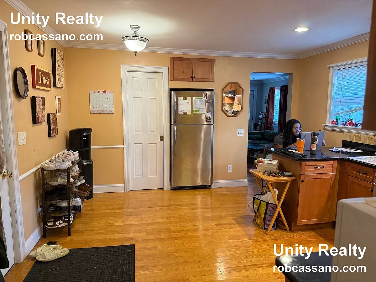 2 bed, 1.0 bath, $3,100 — Photo 2