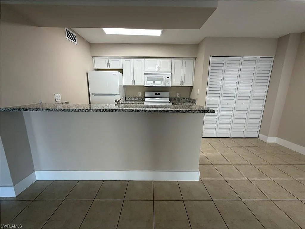 2 bed, 2.0 bath, 1018 sqft, $1,200 — Photo 4