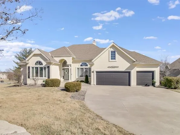 2428 SW Winterwood Ct, Lees Summit, MO 64081