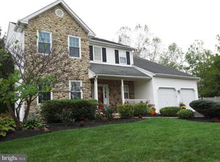 355 Beechwood Dr, Sellersville, PA 18960