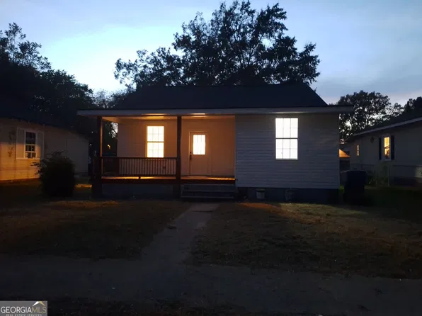 233 3rd St, Cedartown, GA 30125