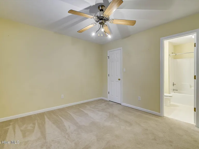 301 Beech Ln — Photo 35