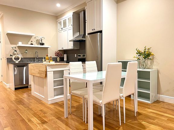 4th image of 189 Tioga Ave #B