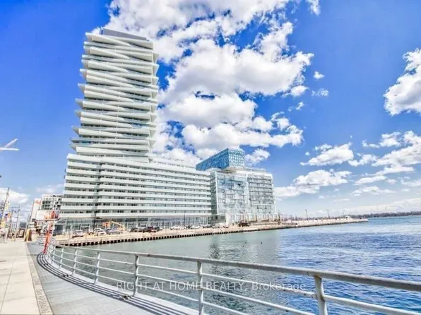 15 Queens Quay E, Toronto, ON
