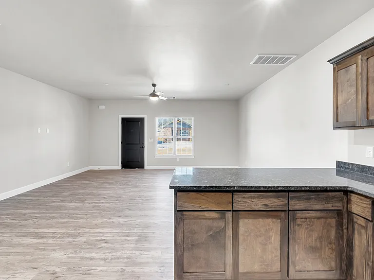 617 E Pams Dr #G — Photo 5