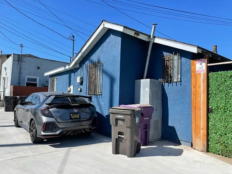 792 Termino Ave #B — Photo 10