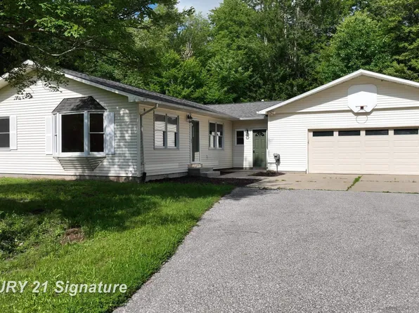 10293 Carr Rd, Saint Charles, MI 48655