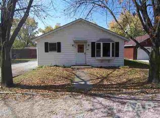 809 S Cedar St, Delavan, IL 61734