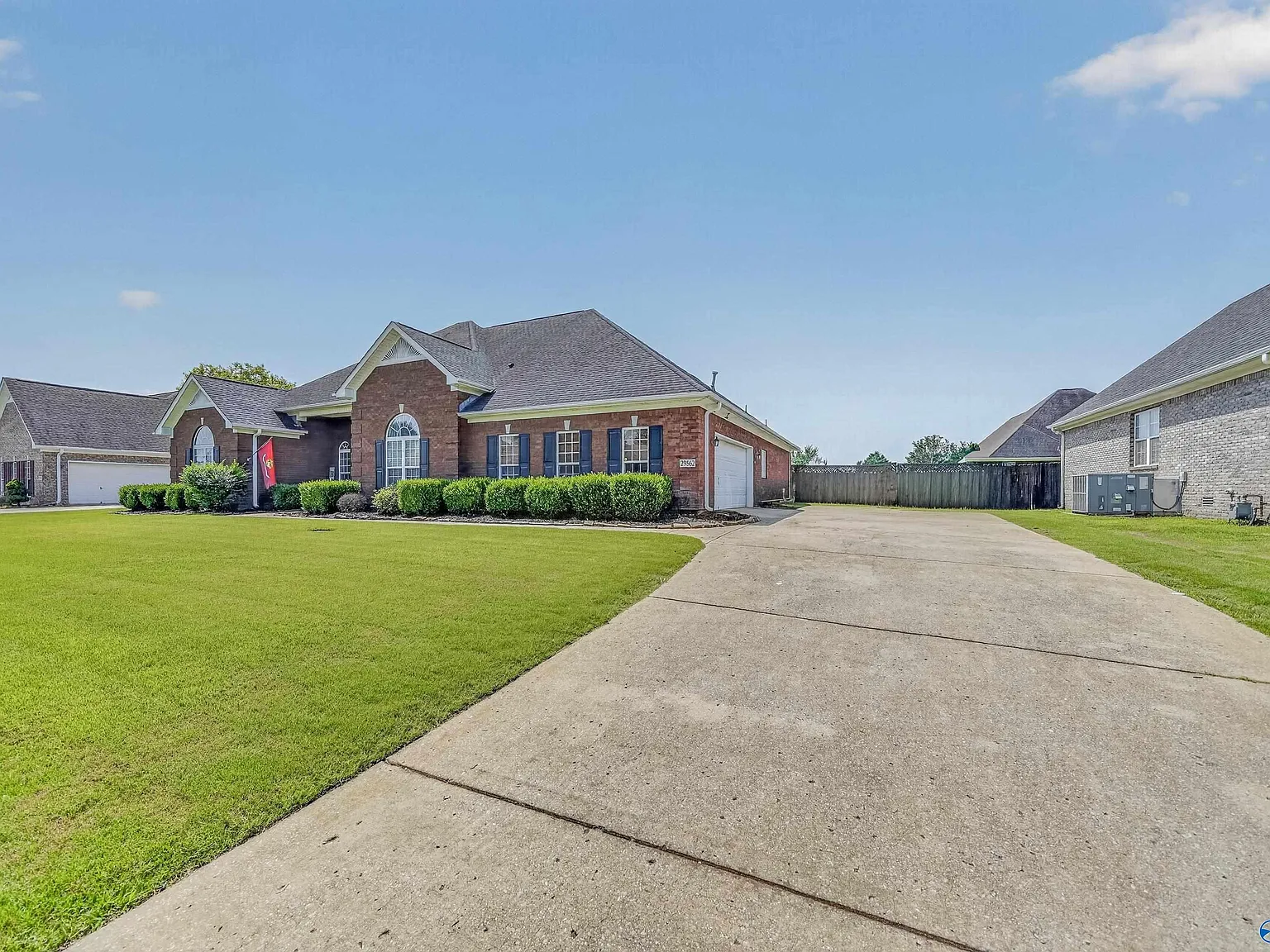4 bed, 2.5 bath, 2650 sqft, $2,500 — Photo 3