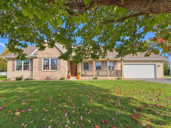 2nd image of 1011 E Whippoorwill Way