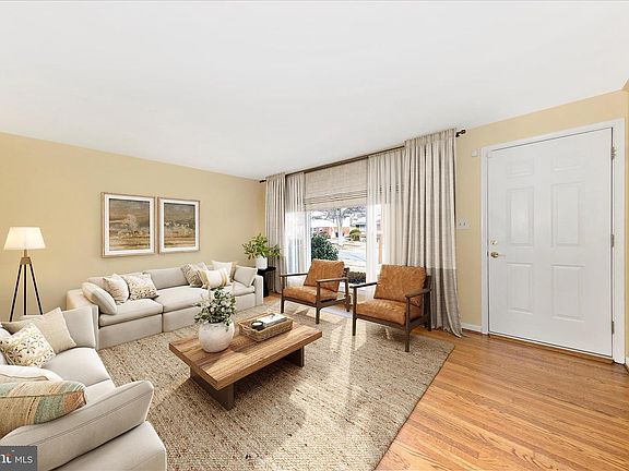 2nd image of 11802 Pittson Rd