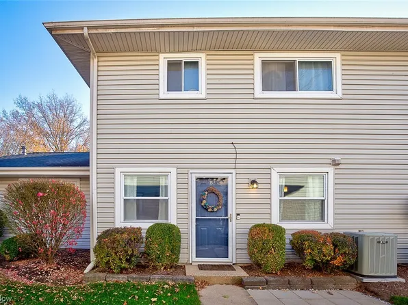 2419 Island Dr #17B, Uniontown, OH 44685