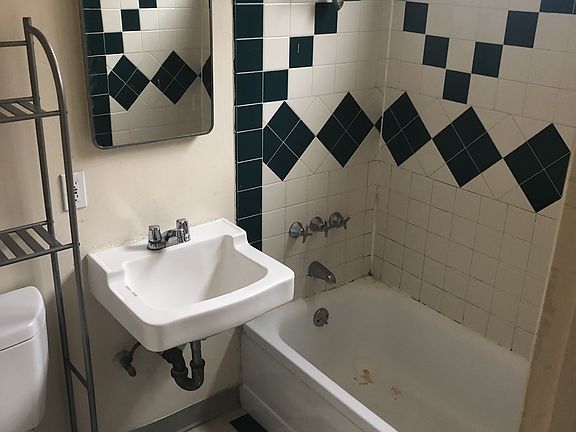 5th image of 1336 E Hellman St #1A