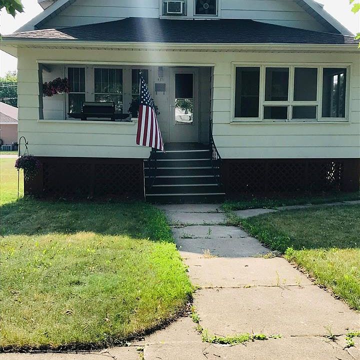 1st image of 415 Saginaw St