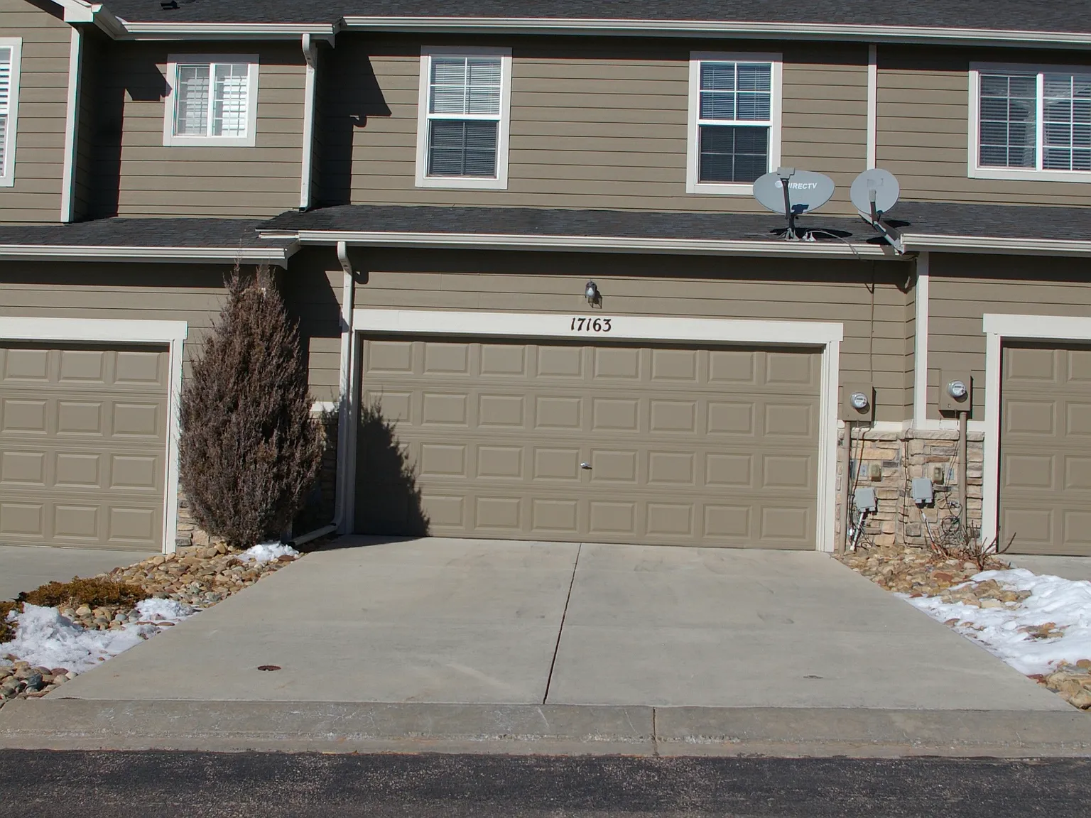 3 bed, 2.5 bath, 1486 sqft, $2,100 — Photo 2