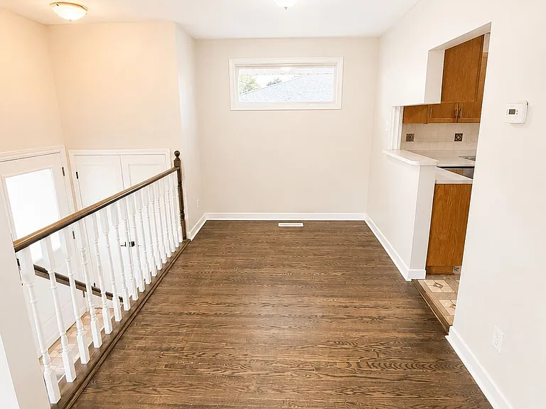 120 Bell Dr — Photo 2