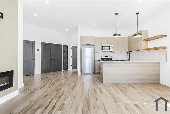 3001 Ridge Ave #3