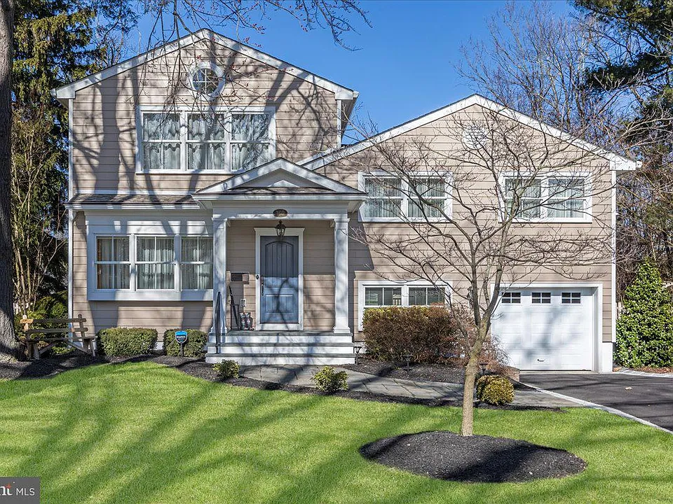 160 Hickory Ct