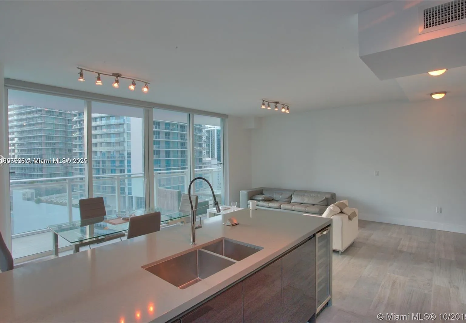 2 bed, 1134 sqft, $5,800 — Photo 3