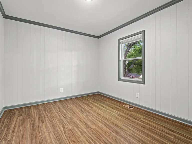 419 Ridley St — Photo 8