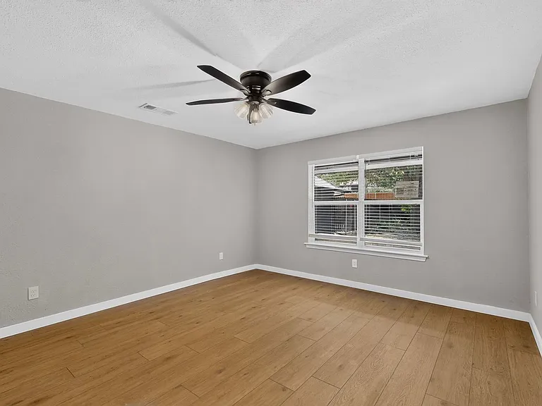 2308 Chamberlain Dr — Photo 26