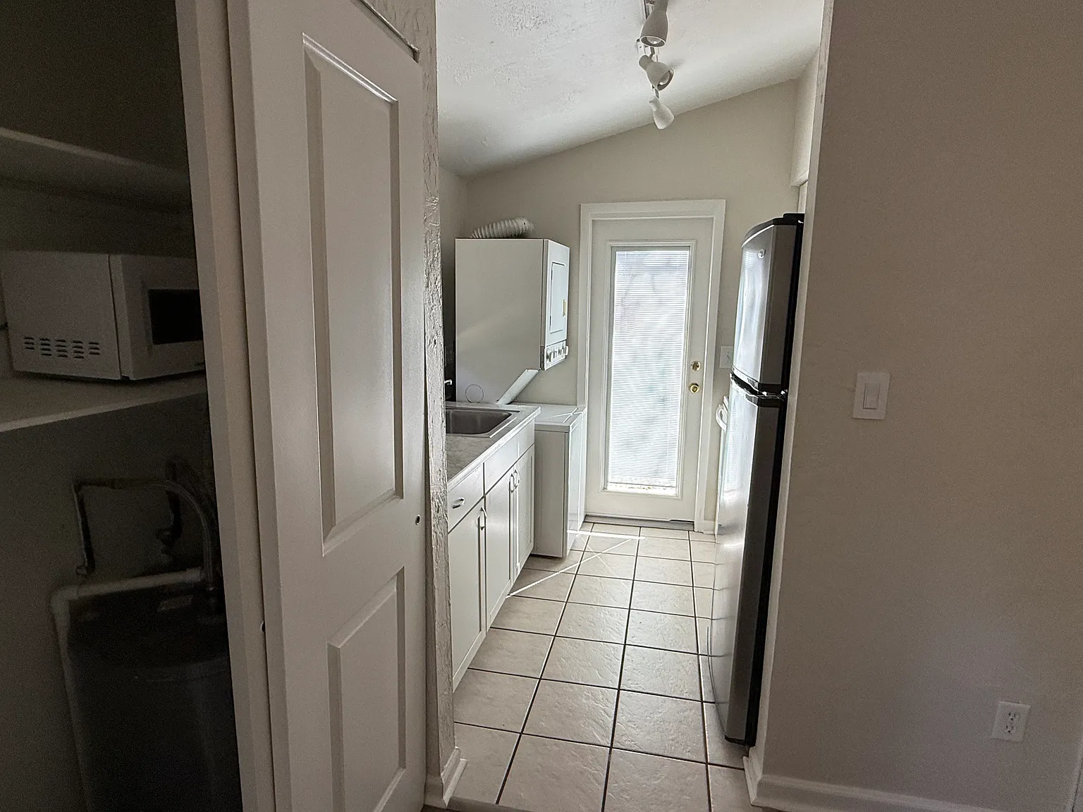 2 bed, 620 sqft, $1,700 — Photo 1