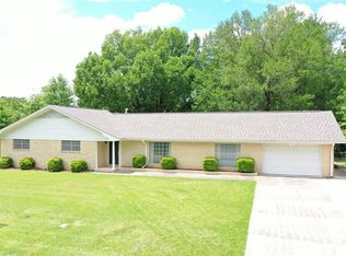 100 Pineview Dr, Laurel, MS 39440
