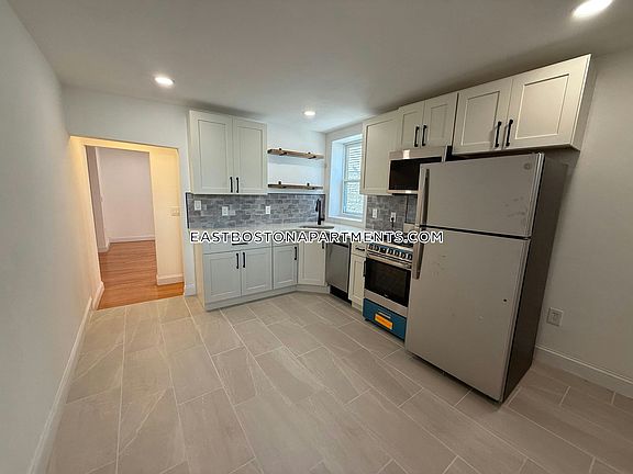 3rd image of 20 Chelsea St APT 1