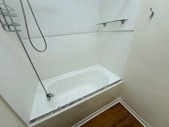 3rd image of 40 Brooks Ave APT 9