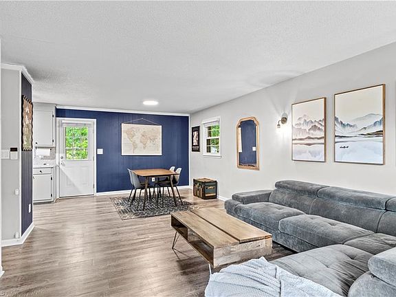 4th image of 214 N Charles Dr