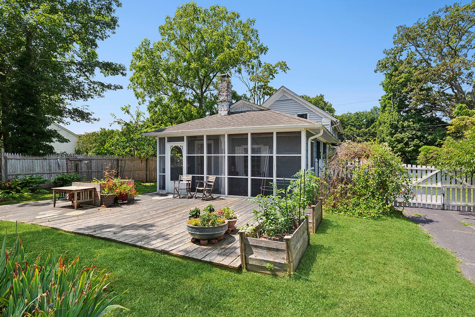 Absolute Charm with private and four season garden