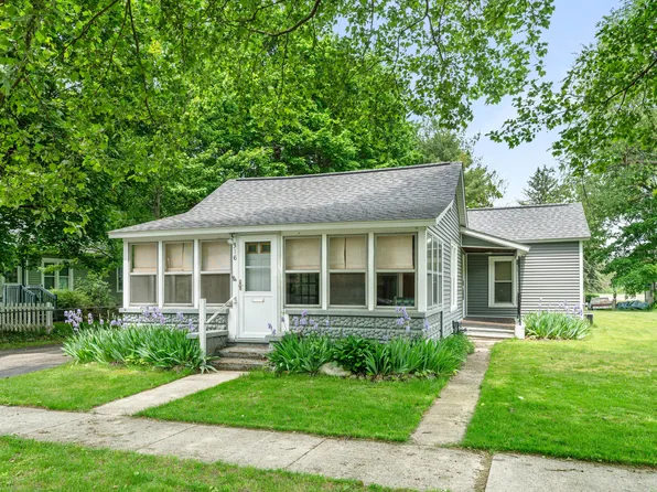 316 Union St, Plainwell, MI 49080