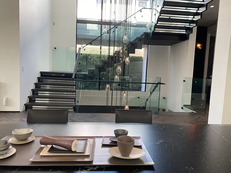 213 S La Peer Dr — Photo 13