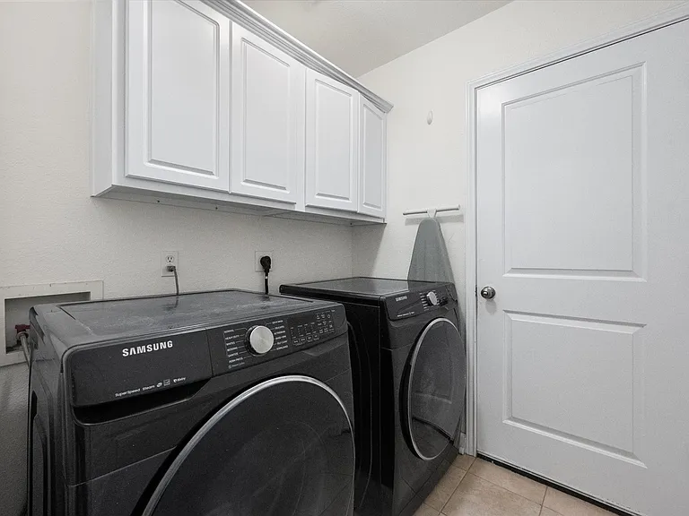 1315 Foster St — Photo 4