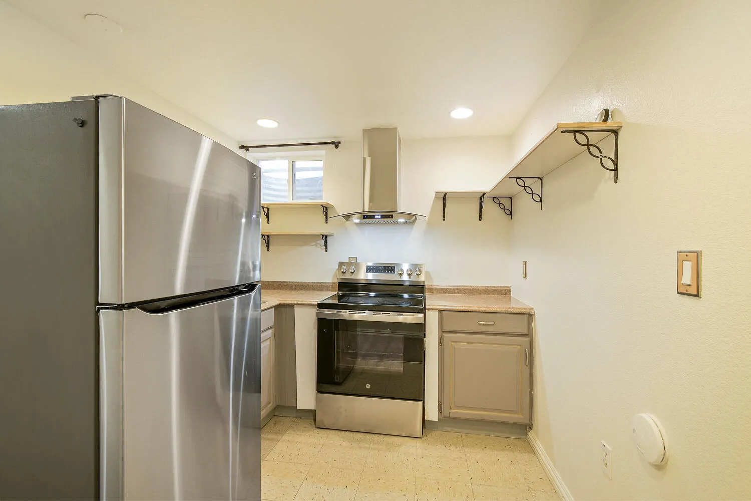 2 bed, 950 sqft, $1,800 — Photo 1