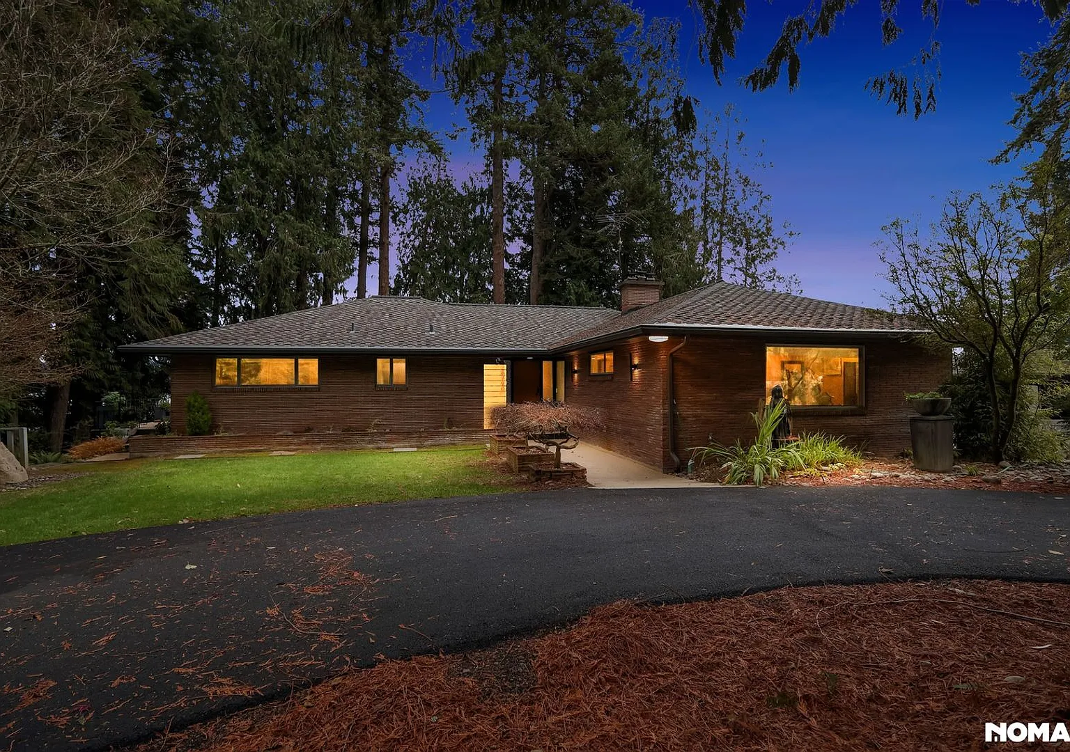 Spacious 2BR home with water views — Photo 2