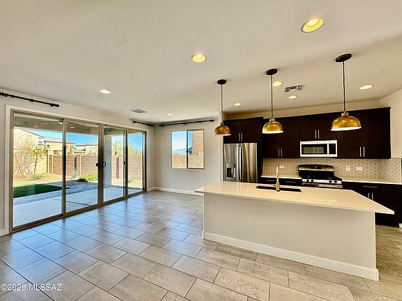 3rd image of 782 W Calle Las Varitas