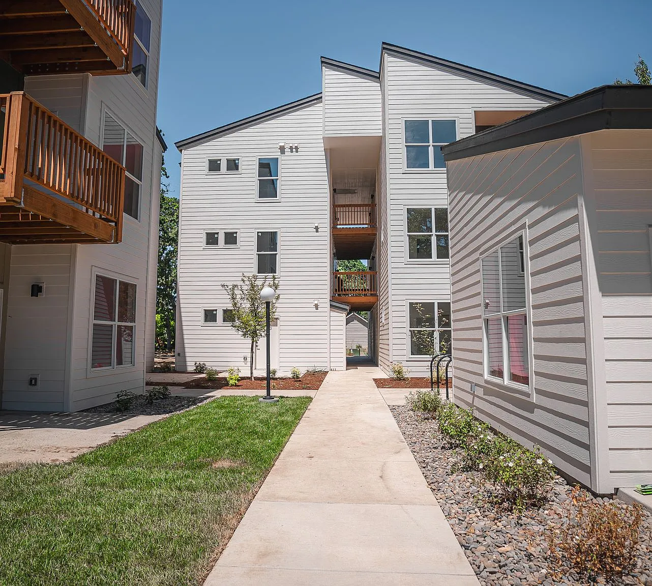 Waller Apartments — Photo 1